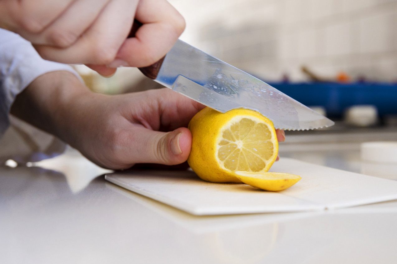Stavila je LIMUN u zamrzivač: Sledećeg dana nije mogla da veruje šta vidi
