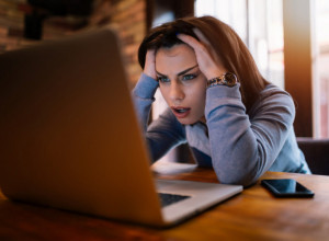 Šokirao me je TAJNI FOLDER koji sam našla na njegovom računaru: Nisam se nadala da ću u njemu videti NJU!