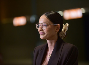 MIRKA VASILJEVIĆ u belom! Glumica u NAJNEŽNIJOJ haljini koja će poslužiti i kao inspiracija budućim mladama (VIDEO)