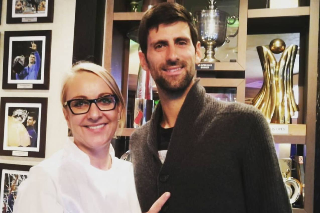 Preživela sve i postala NOVI SUDIJA kulinarskog takmičenja: Zbog onoga što je obukla zapala je za oko Đokoviću i sada mu je kao član porodice