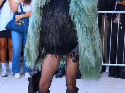 Pevačica i glumica Suki Voterhaus sva u krznu 