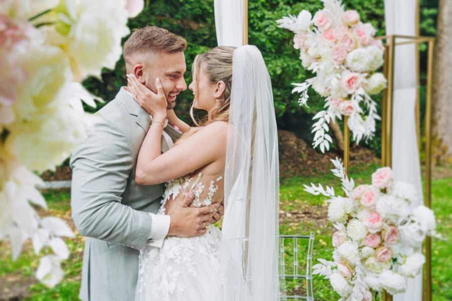 Budi moj vafl! Mladoženja napravio mega lapsus usred venčanja, mlada se skoro srušila od smeha (VIDEO)