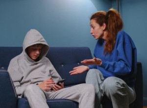 Dakle... ono slatko malo DETE koje ste poznavali je poraslo i postalo osoba koju više NE POZNAJETE! A to boli!