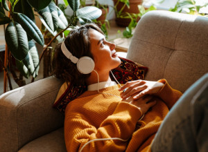 MUZIKA pokreće filmove u glavi: FENOMEN koji svi doživljavaju, a retko ko priznaje - evo šta se iza toga krije!