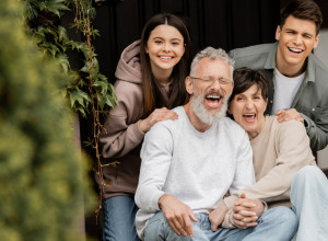 Brat i ja smo uradili DNK TEST i saznali da nas roditelji bezdušno LAŽU ceo život: Izlanuli su se zbog unuka!