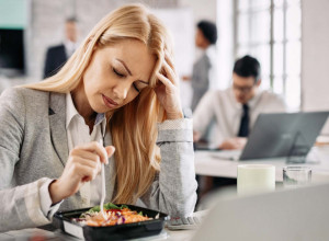 Imate glavobolju i lošu koncentraciju: Možda konzumirate neku od ovih 7 NAMIRNICA koje ŠTETE MOZGU!
