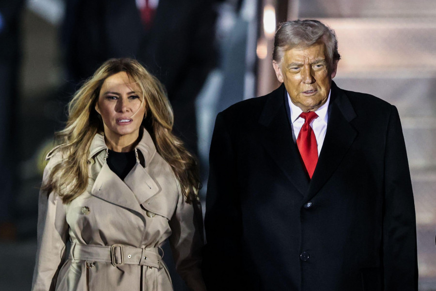 MELANIJA I TRAMP stigli u Britaniju, ovaj detalj je ZAPALIO mreže: Svi ih upoređuju sa Makronovima i kritike ne prestaju!