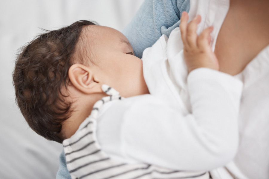 MAME, NE ODUSTAJTE: 9 mitova o DOJENJU u koje i dalje verujemo