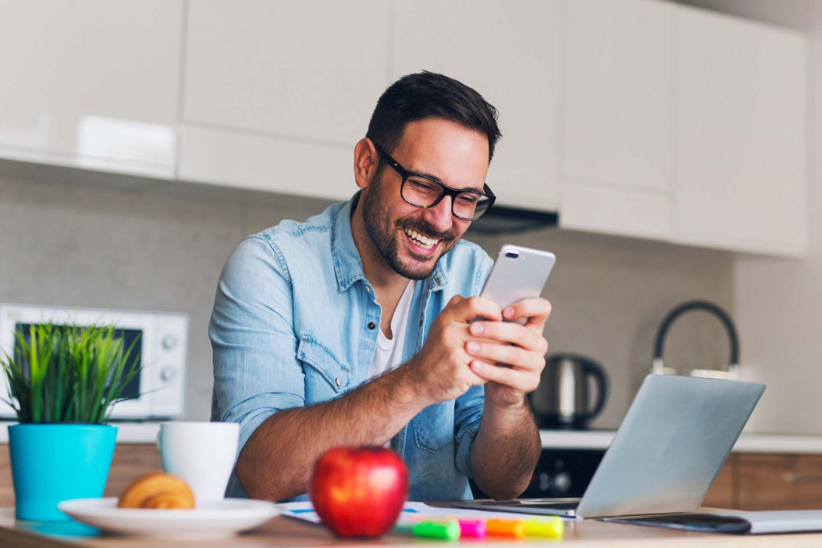 Ukoliko vam muškarac pošalje neku od OVIH 5 PORUKA, to znači da je ludo zaljubljen u vas!