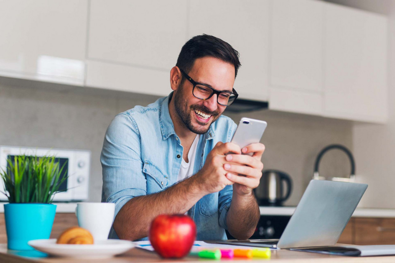 Ukoliko vam muškarac pošalje neku od OVIH 5 PORUKA, to znači da je ludo zaljubljen u vas!