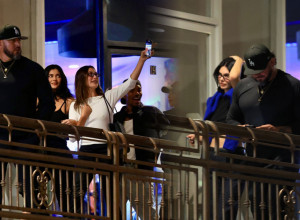 Kendal, Kajli i Hejli – trio stila i zabave na večeri u omiljenom restoranu