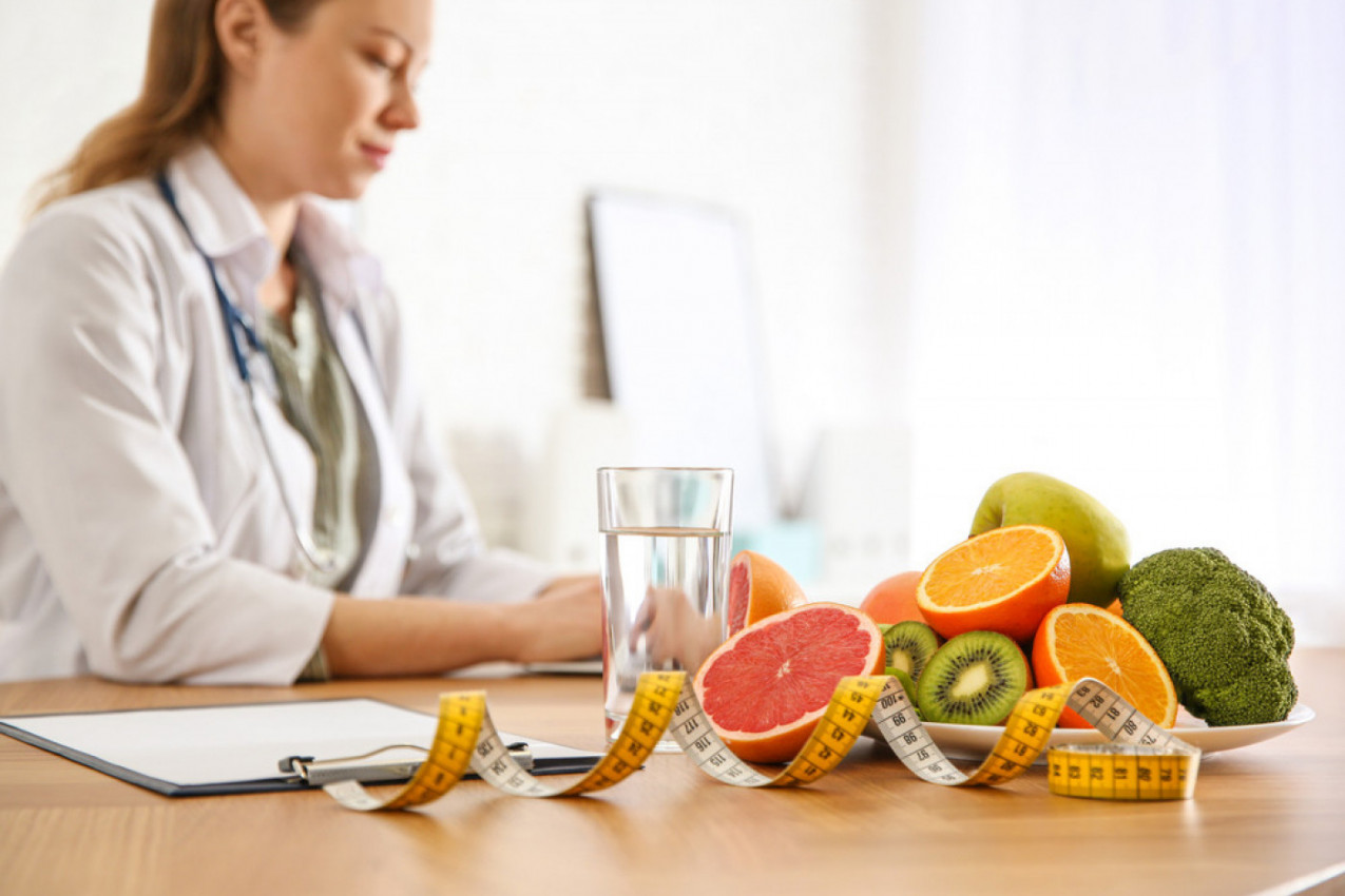 GASTROENTEROLOG otkrio koje voće nikad NE JEDE: Puno je šećera, a nema gotovo uopšte vlakana!