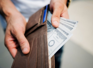 Posle 51 godine je pronašao izgubljeni novčanik, ono što je u njemu otkrio, oborilo ga je s nogu! (FOTO)