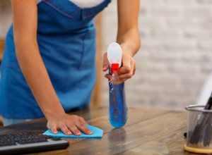 Kuća će blistati, a PRAŠINU nećete videti nedeljama: Napravite magični DOMAĆI SPREJ za čišćenje! (VIDEO)