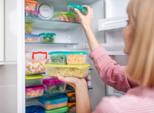 5 NAMIRNICA koje nikako ne treba da ČUVATE u KUTIJAMA OD SLADOLEDA: Ovo je najgora stvar koju možete da uradite!