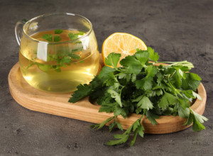 Šest iznenađujućih prednosti čaja od peršuna: Moćna biljka prepuna vitamina C, štiti srce i smanjuje bolove!