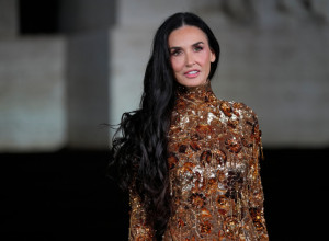 Od crnke s dugom kosom nije ostalo ništa: Demi Mur napravila TRANSFORMACIJU GODINE i izgleda BAR DUPLO mlađe (GALERIJA)