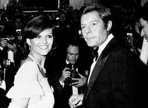 Decenijama je KRILA veliku tajnu i sina predstavljala kao BRATA: Buran život slavne glumice koja je obeležila epohu!