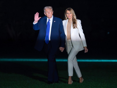 Melanija Tramp zablistala u belom odelu