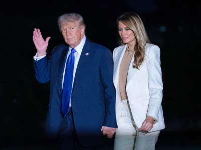 Tramp pozdravlja prisutne 