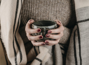 KARAMEL nijanse, metalni detalji i tufne: Ovo je 5 trendova za manikir ove jeseni! (FOTO)