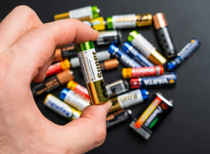 Genijalan trik: Kako da za 9 sekundi proverite da li su baterije skroz prazne? (VIDEO)