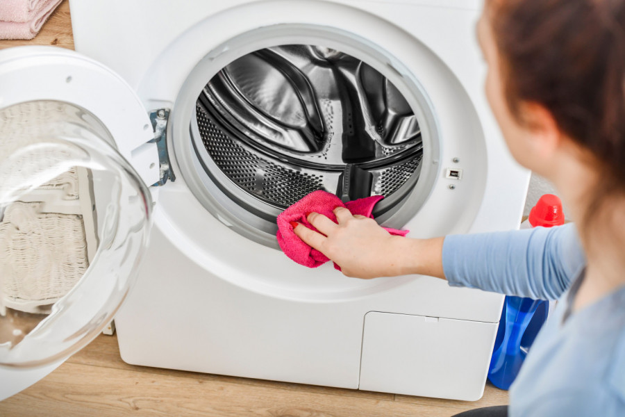 Kako da sprečite NEPRIJATNE MIRISE i buđ u veš-mašini: Jednostavan TRIK za koji vam treba 2 sekunde