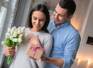 Kad je videla šta joj je muž kupio za godišnjicu braka, odmah je ustala i otišla kod sestre: Poniženje koje se NE PRAŠTA