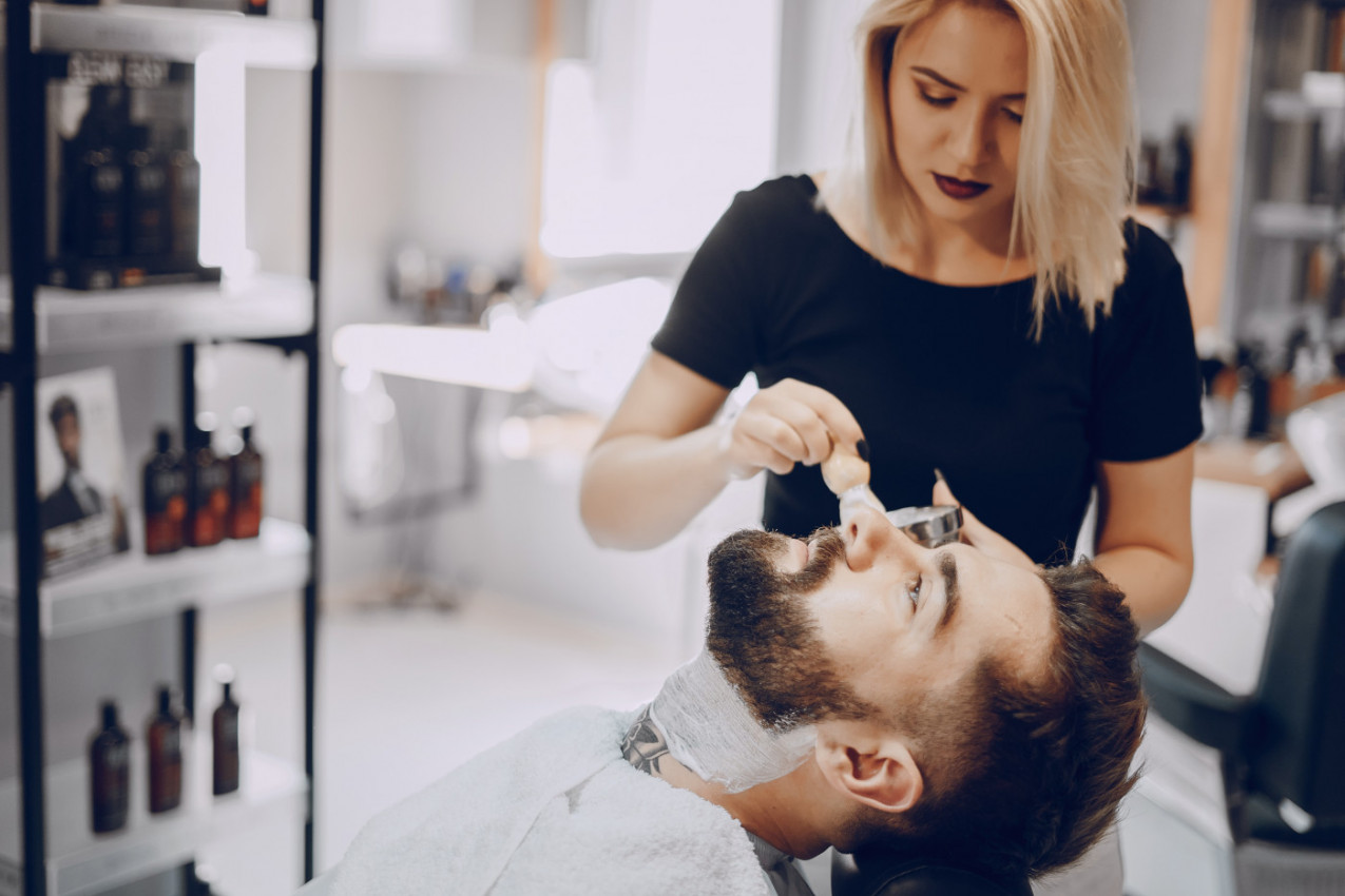 Supruga je prvi put posle 8 godina videla njegovo lice: Odmah je tražila razvod, 6 miliona ljudi u neverici! (VIDEO)