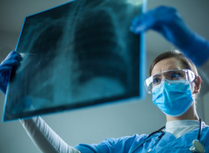 Bio je ubeđen da umire od raka pluća, a kada su doktori otkrili u čemu je problem, smejala mu se cela bolnica!