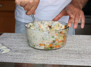 Zbog ovog sastojka je RUSKA SALATA kremasta, a ukus nezaboravan: Dve kašike prave ogromnu razliku