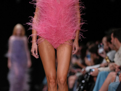 Lepršava pink kreacija dominirala pistom