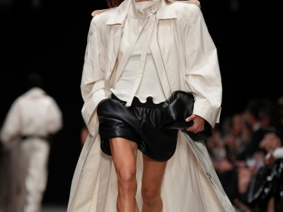 Kolekacija je obuvatila odela i mantile