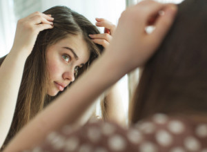 KOSA vam je sve gora: Ove svakodnevne navike je OŠTEĆUJU, ali evo kako da ih izbegnete!