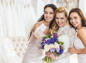 Mladu napali zbog PROVIDNE HALJINE, a kad su stigle DEVERUŠE, svi su zanemeli: Ovo se viđa jednom u životu (VIDEO)