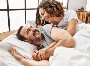 Intimni odnosi tokom MENOPAUZE: 3 načina da postanu bolji nego ikada!