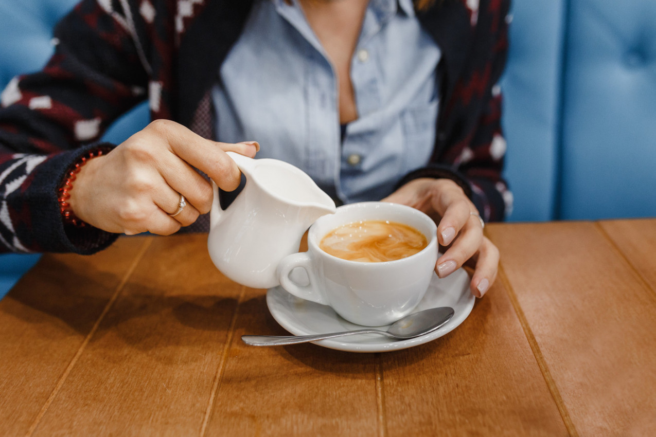 Da li je zdravija KAFA sa MLEKOM ili čista CRNA? Stručnjaci konačno razrešavaju veliku dilemu