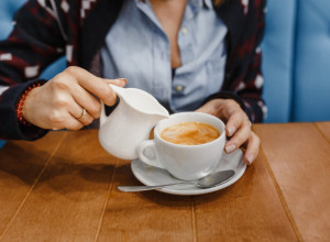 Da li je zdravija KAFA sa MLEKOM ili čista CRNA? Stručnjaci konačno razrešavaju veliku dilemu
