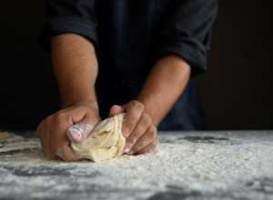 Kako da vam KORE ZA PITU uvek budu mekane: Bake su znale jedan TRIK koji i danas pravi razliku