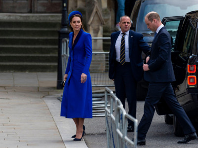 Kraljevsko plava boja savršeno pristaje princezi