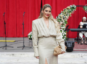 KRISTINA dokazala da su DUGE NOGE ipak njen glavni adut, a provokativni stajling to apsolutno potvrđuje (FOTO)