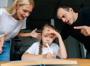 Ove fraze nikada ne treba da kažete svom DETETU: Uništićete mu samopouzdanje u startu!
