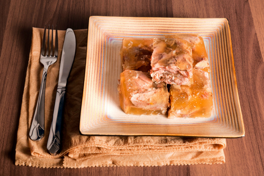 Tradicionalne domaće PIHTIJE: Predjelo koje Srbi ne odbijaju