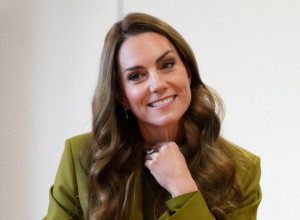 Kejt Midlton u starim čizmama i kaputu izgleda kao da je potrošila MILIONE - stajling star 20 godina i dalje je u trendu