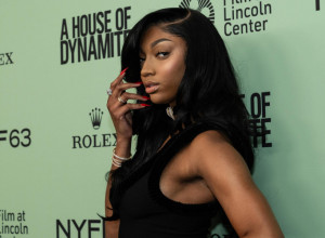 Provokativna košarkašica ispisuje istoriju: Prva sportiskinja sa krilima anđela!