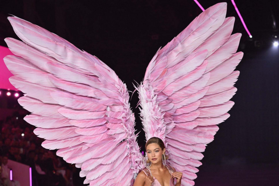 Noćas je spektakl koji dugo čekamo: Vreli VIKTORIJINI ANĐELI ponovo lete, stiže modna revolucija na pistu! (FOTO)