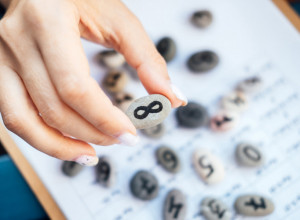 Poslednji broj GODINE ROĐENJA okriva vašu subinu: Numerolozi tvrde da upravo on određuje sve!