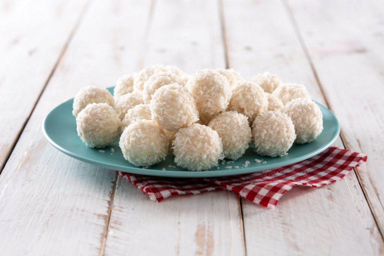 Mekane kokos-kuglice od 6 sastojaka: Savršen slatkiš za slavu i svaki dan