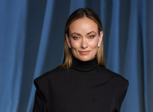 Zaboravite šljokice i golotinju: OLIVIJA Vajld pobrisala konkurenciju u CRNOJ HALJINI koju i vi možete da nosite