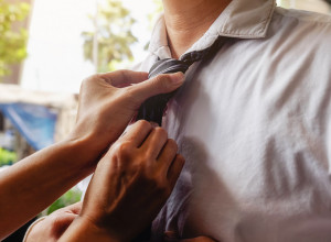 Radim kao ŽIGOLO, a to moja devojka ne zna! Plaćaju me bogati ljudi za intimne usluge, evo šta sve moram da im radim